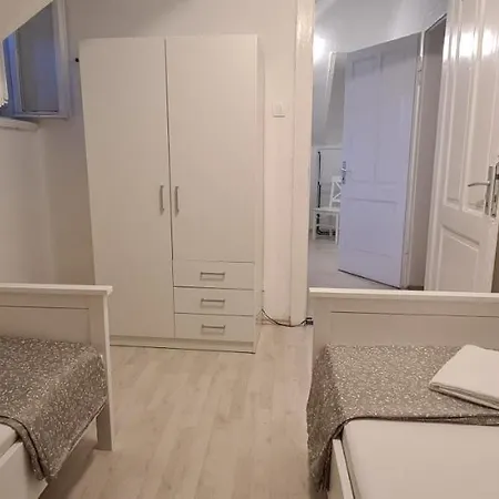 Mana 3 Apartment Split